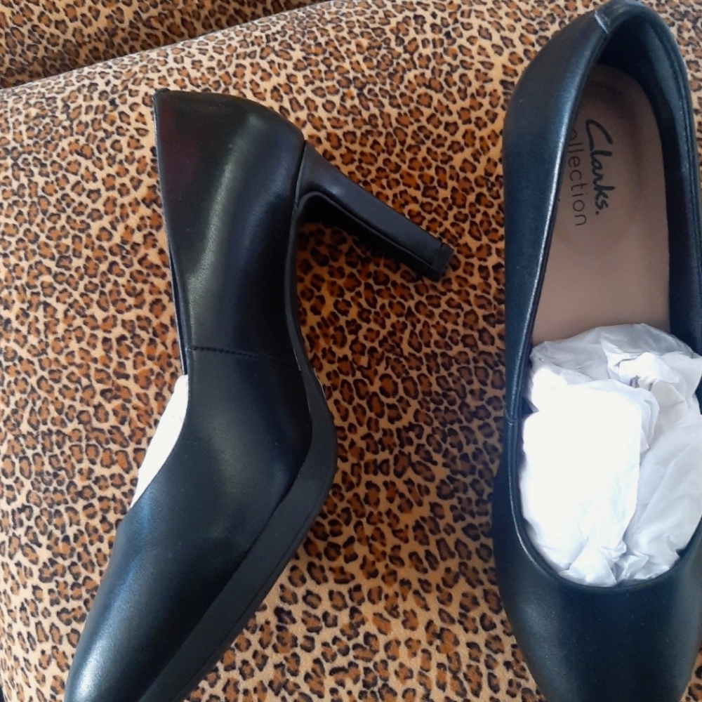 CLARKS COLLECTION BLACK PLUMPS